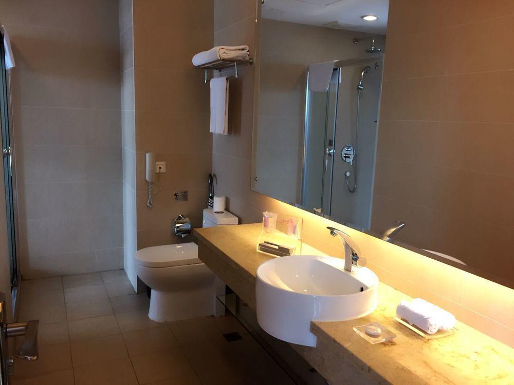Guangzhou Bauhinia Hotel Екстериор снимка